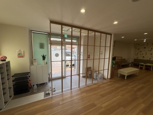 オシャレな間仕切り開閉折れ戸😲